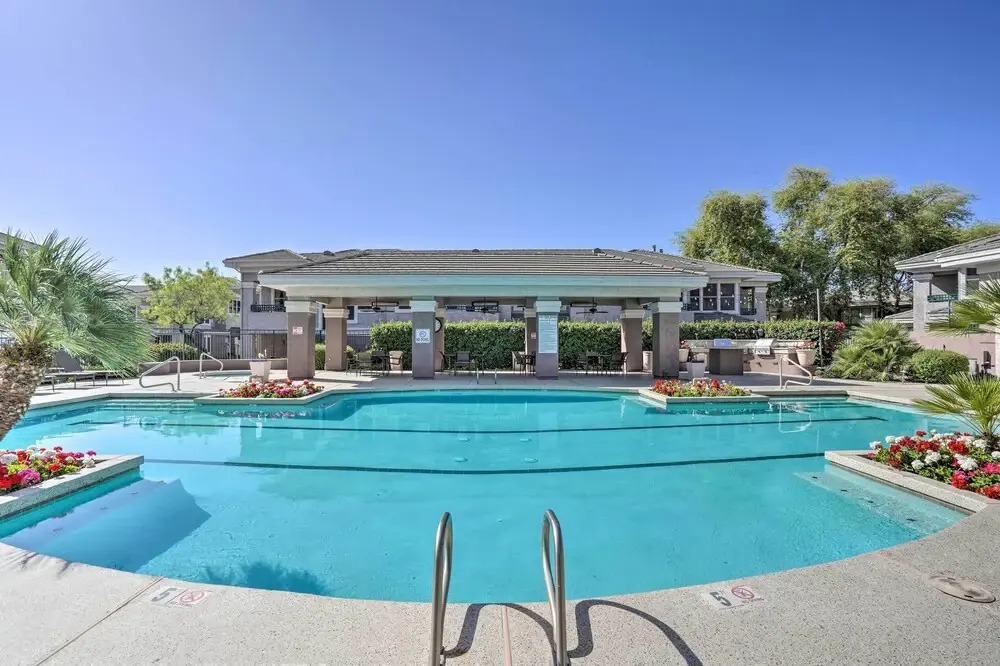 Beautiful Scottsdale Home - Walk to Shops & Golf
