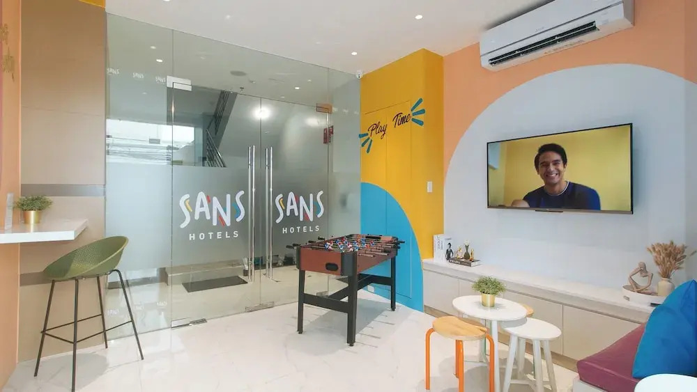 Sans Hotel at One JD Place Makati by RedDoorz