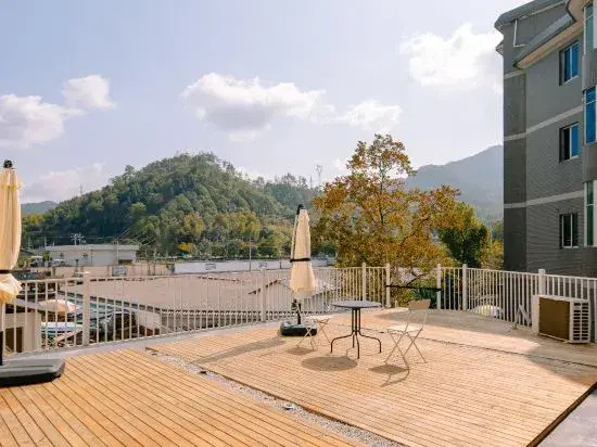 Floral Hotel·Lishui Dear Our Homestay (Guyan Huaxiang Store)