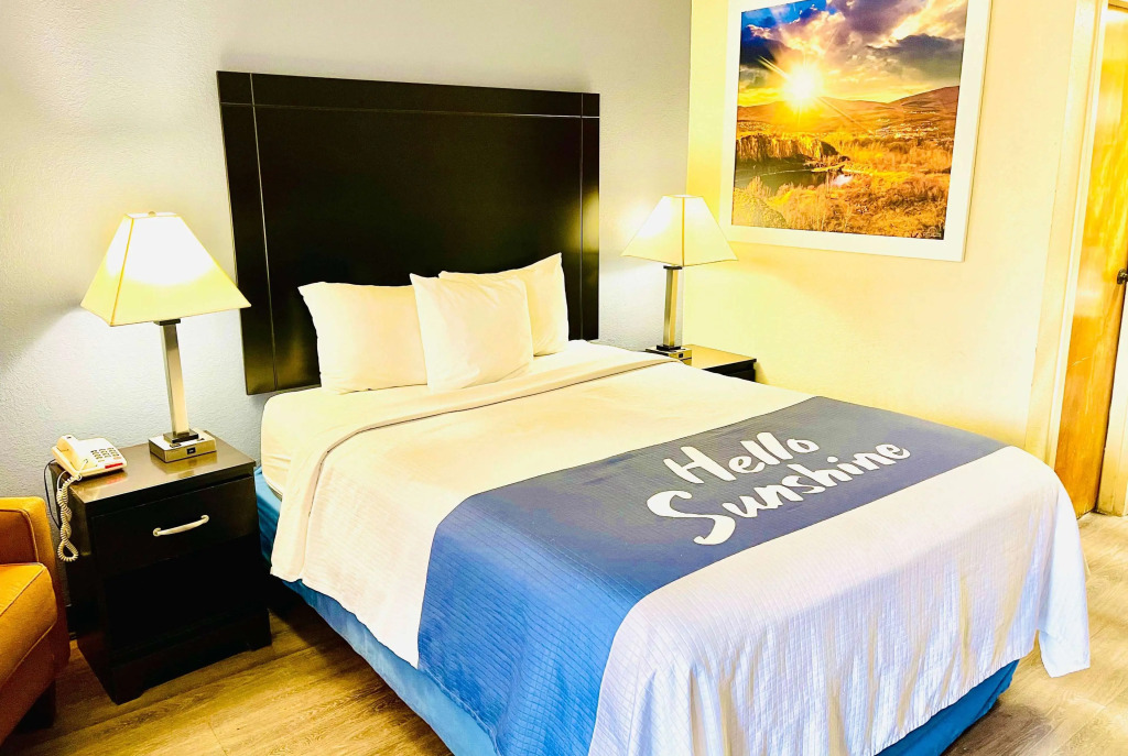 Days Inn by Wyndham Easley West Of Greenville/Clemson Area