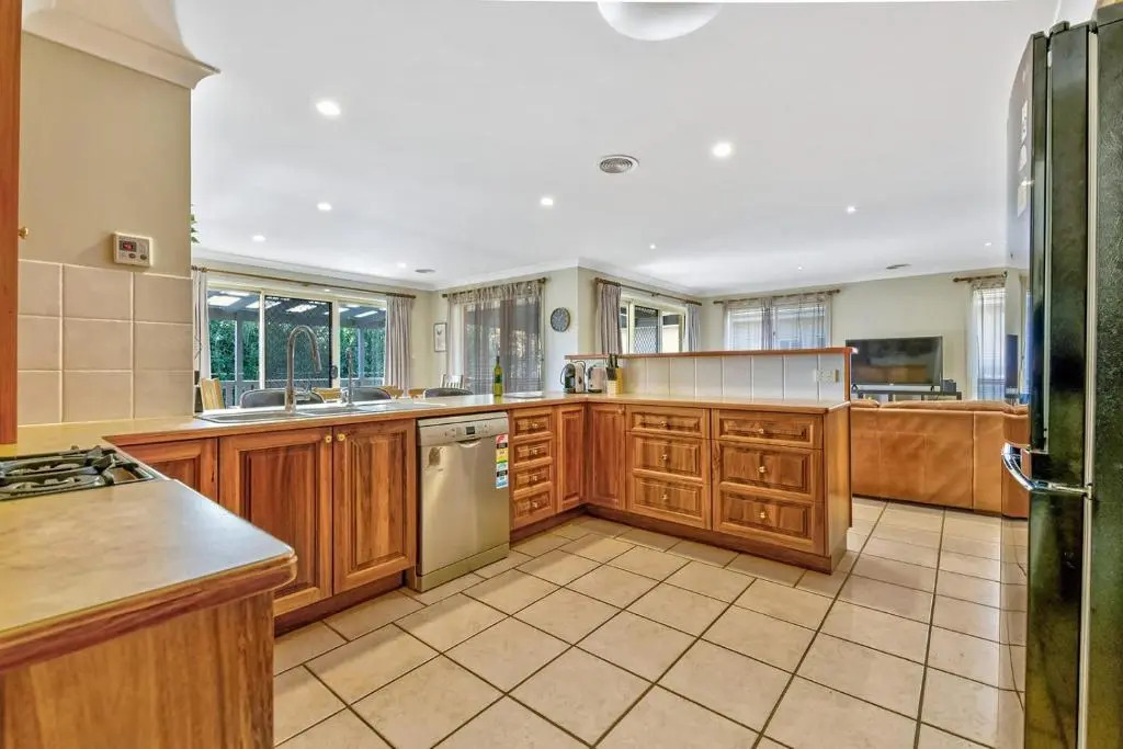 Goldfinch Way Stunning & Spacious Home Sleeps 11