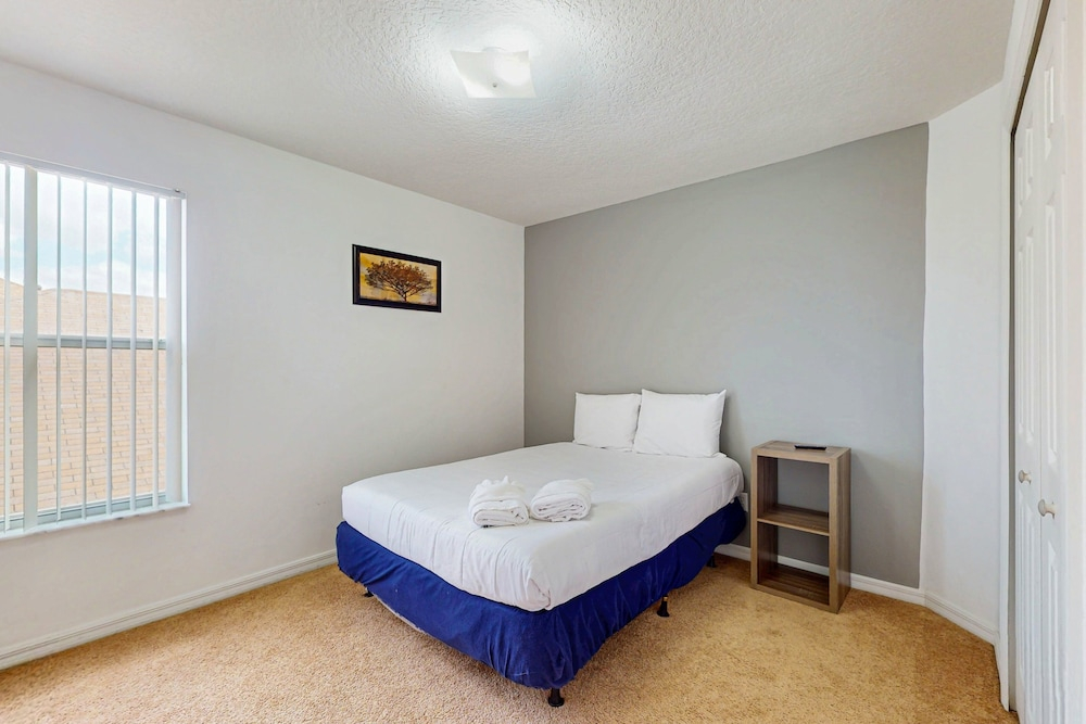 Spacious Home in Cute Area With Central AC & Washer/dryer - Snowbirds Welcome