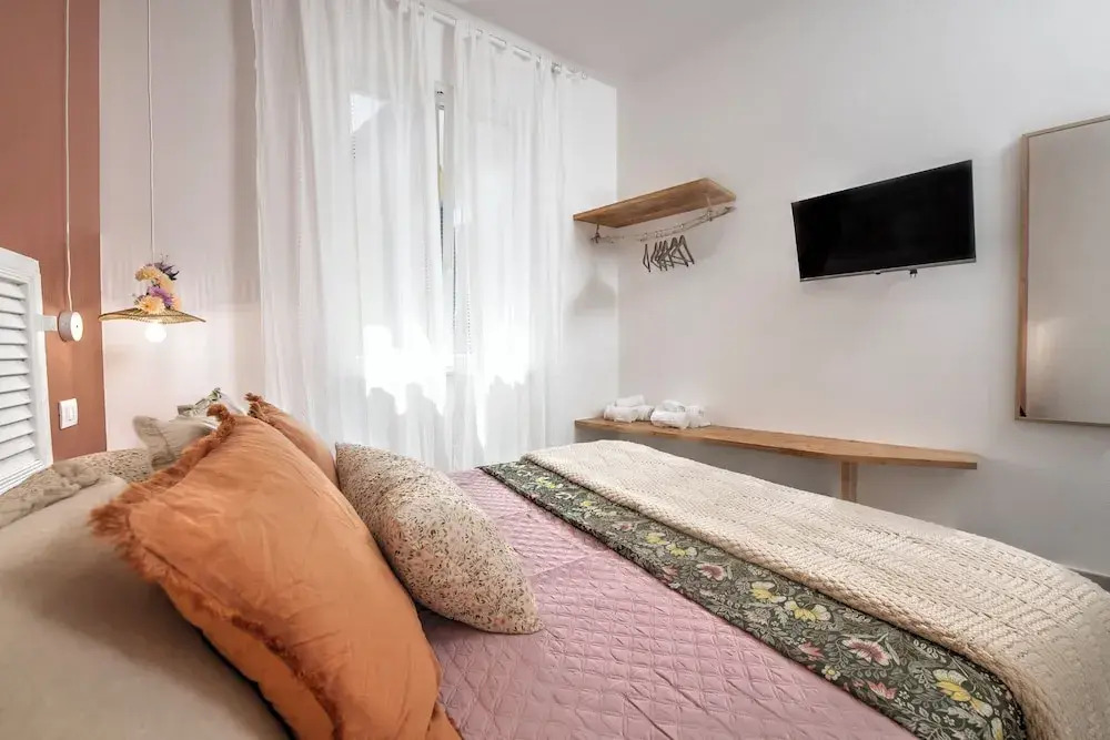 aMoneglia, 2 minutes walk to the beach, PVT PARK