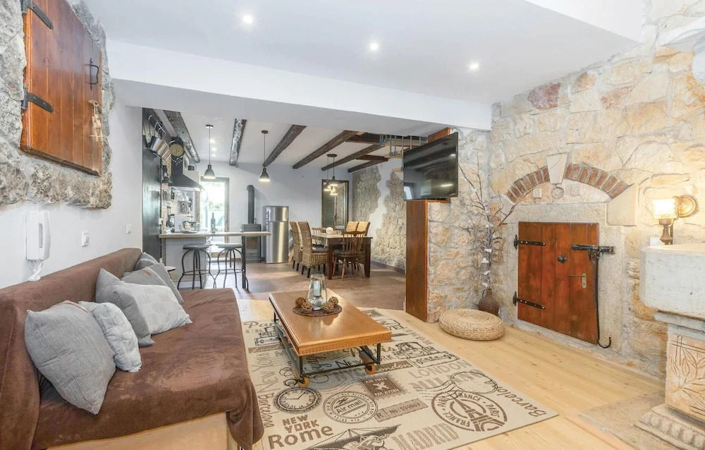 2 Bedroom Beautiful Home In Porec