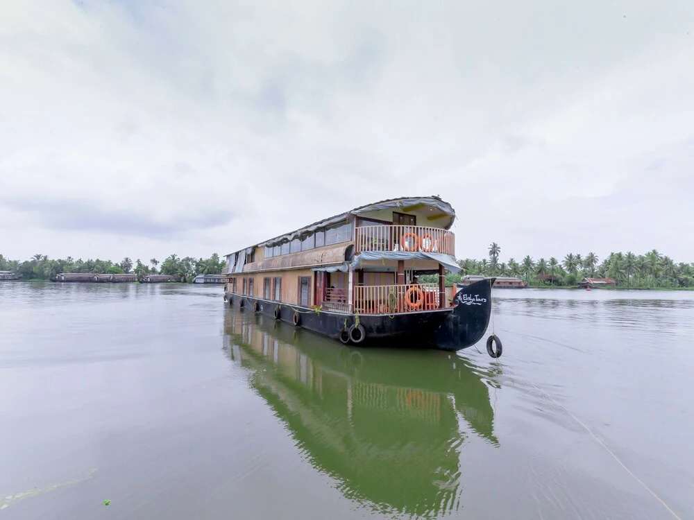 OYO 13683 EGC Houseboat 9 BHK