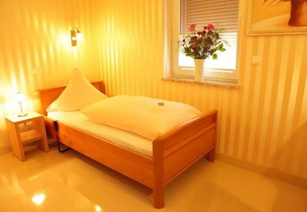Gasper Business & Garden Hotel