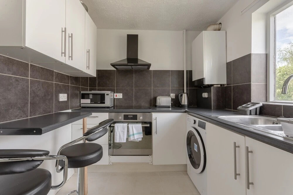Bright 2 Bedroom Flat in Acton