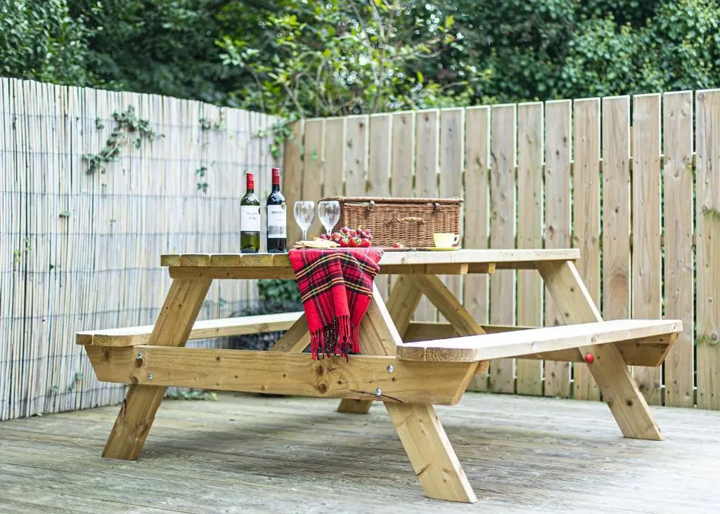 Entire family home , large rear garden and free parking