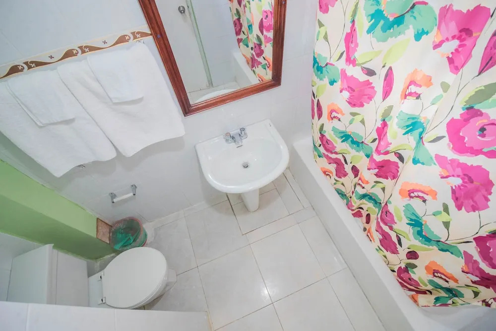 9 bed Villa Montego 10 Minute Walk to the Beach