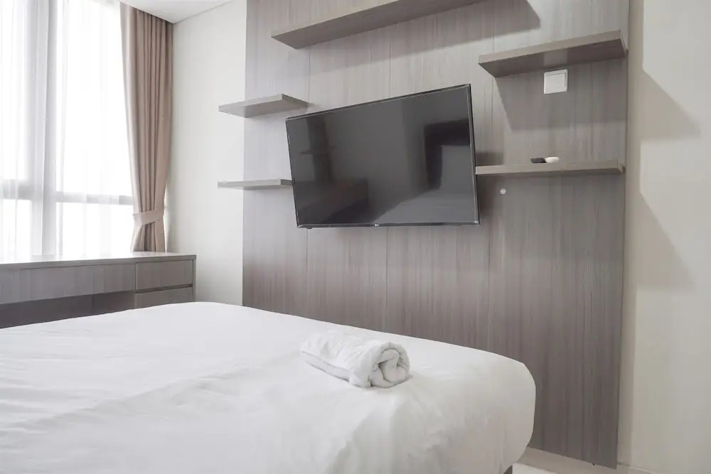 Comfortable and Minimalist 2BR at Gold Coast Apartment By Travelio