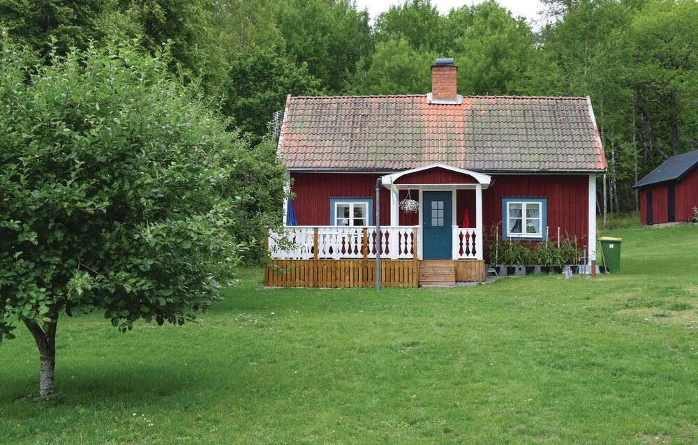 2 Bedroom Lovely Home In Tjällmo