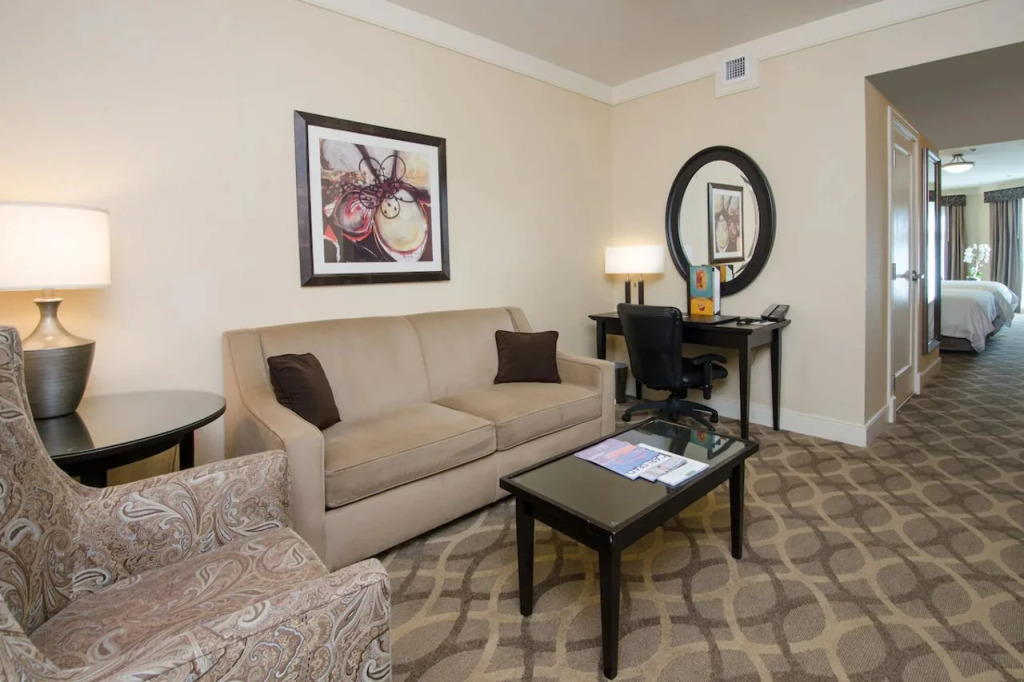 West Inn & Suites