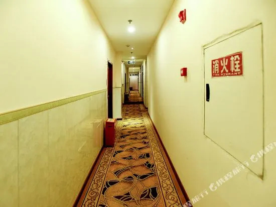 Yabaju Hotel (Chongqing Wulong County Railway Station Bus Terminal)