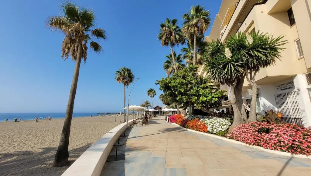 Beach at 40 meters, FREE parking, WI-FI, AC