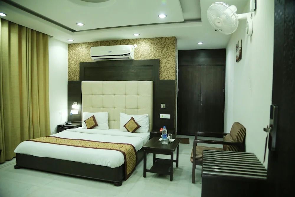 OYO 5121 Hotel Ocean