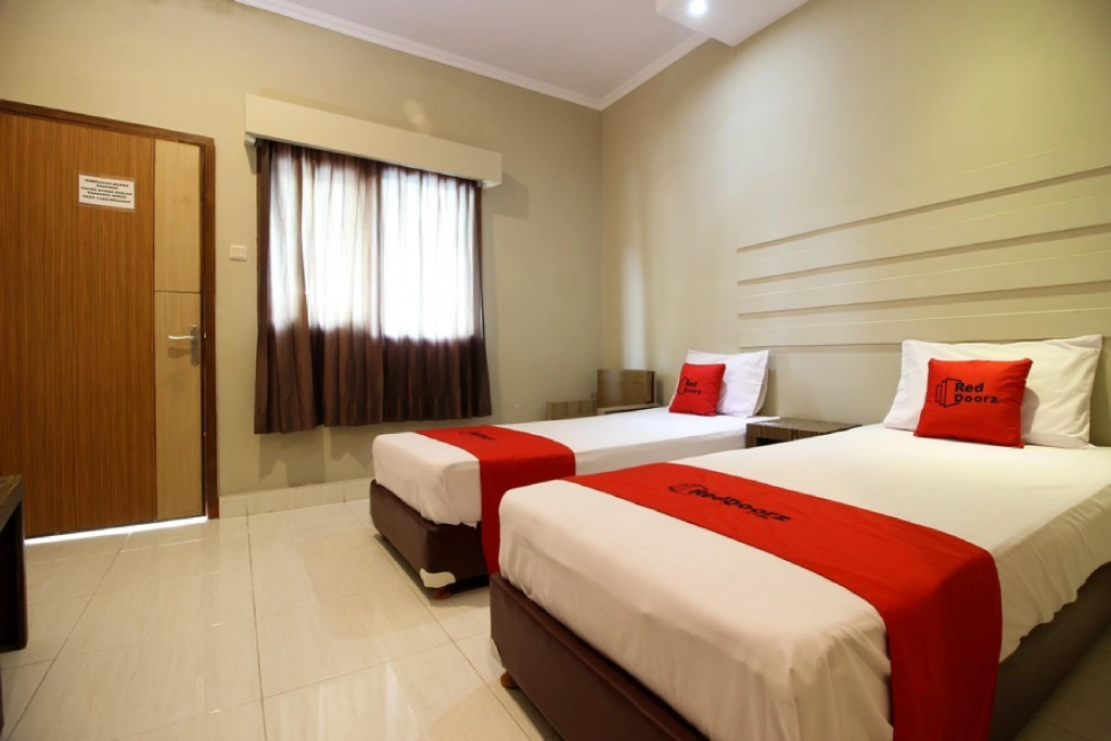 RedDoorz Plus @ Jalan Damai 2