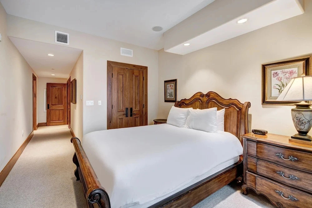 3BR Condo In Bachelor Gulch, Ski In/out