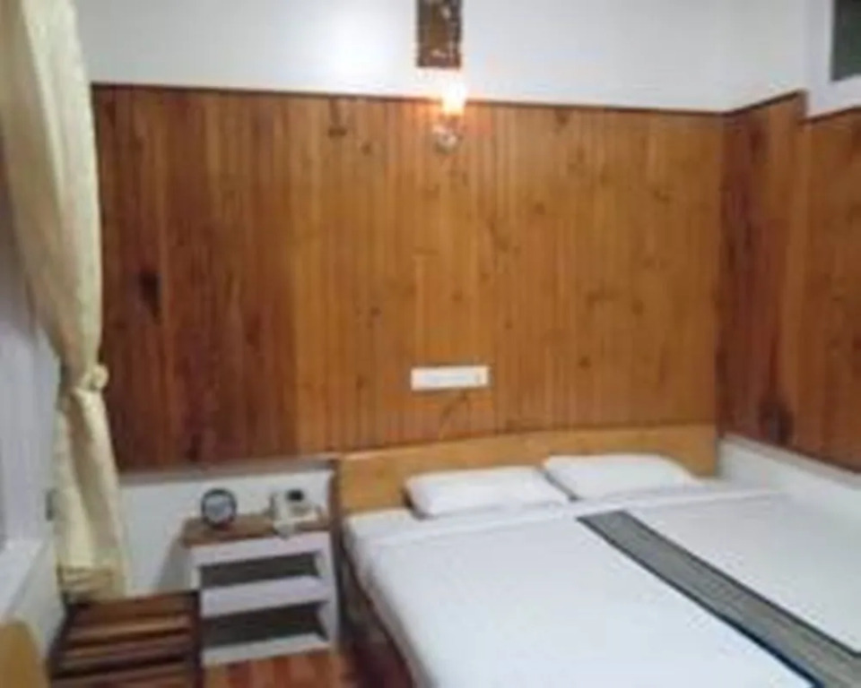 Pine Breeze Hotel
