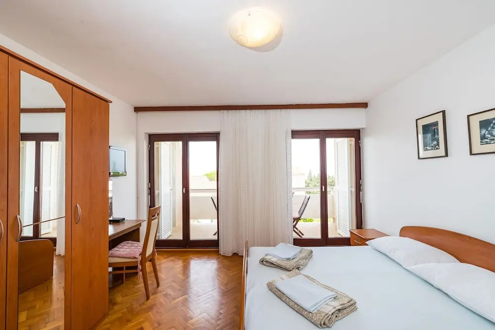 Apartment Ljubica With Nice Garden 1