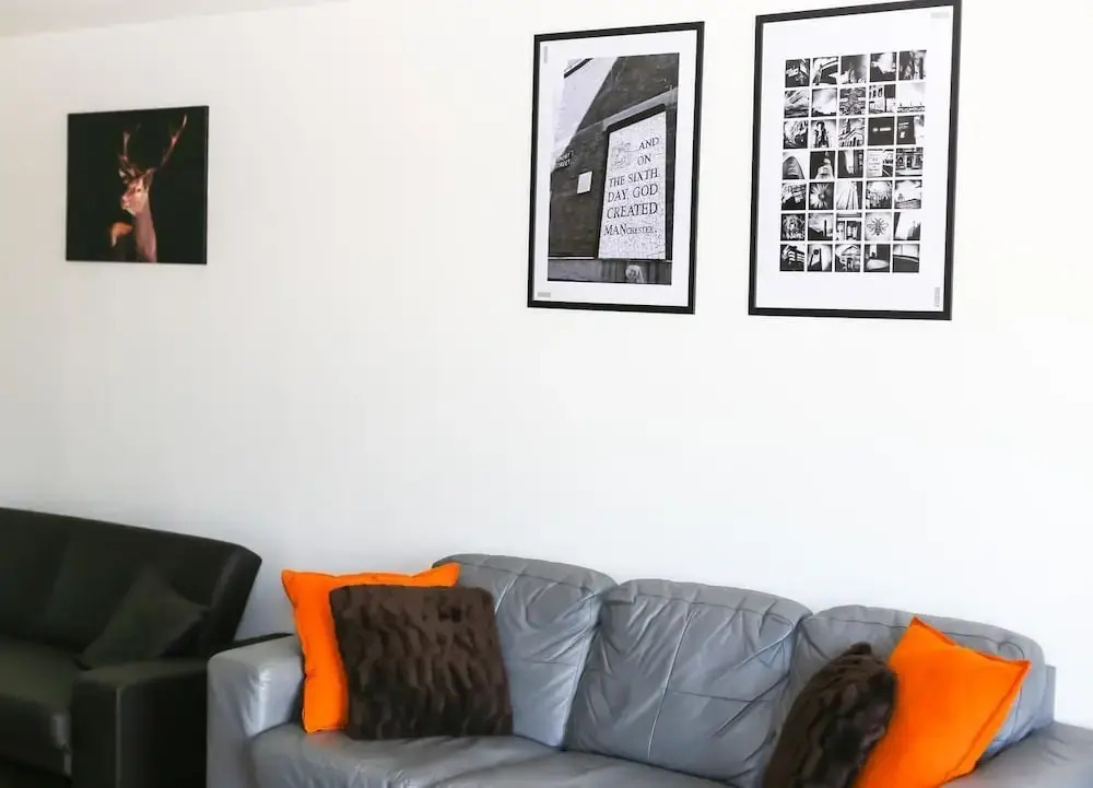 Bright 2BR Apartments Quays