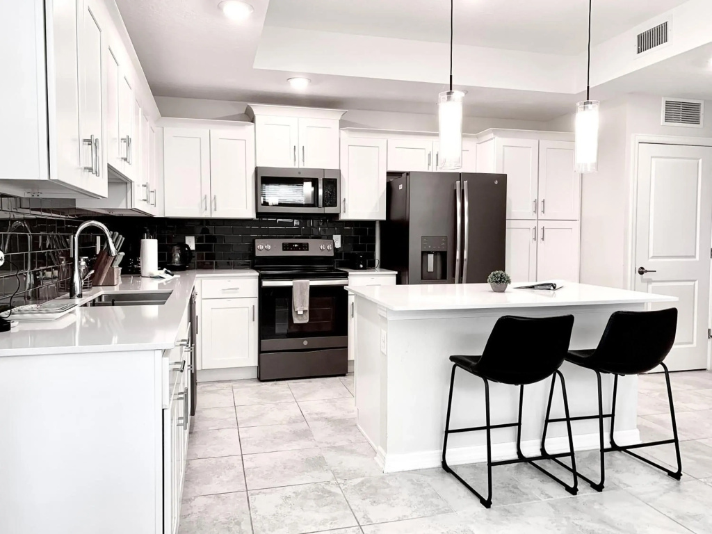 !3B2B! Beautiful Lake View! Baby Friendly! FREE WATER PARK! NO Resort Fee! 5 Miles to Disney! Storey Lake 3141 Room #201