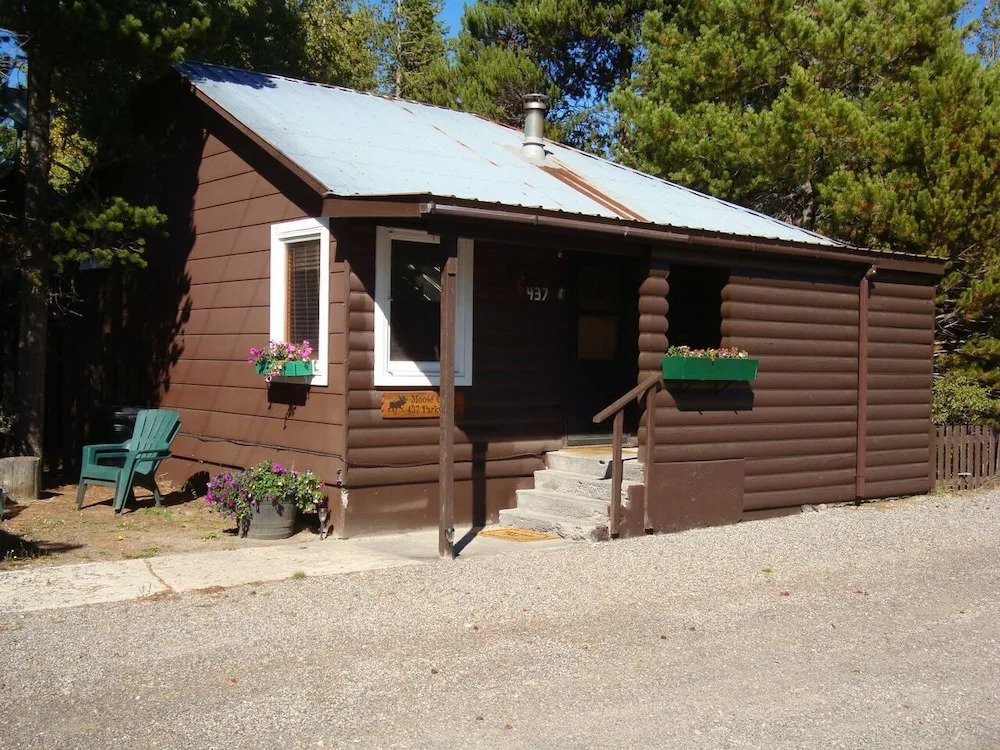 Yellowstone Wildlife Cabins