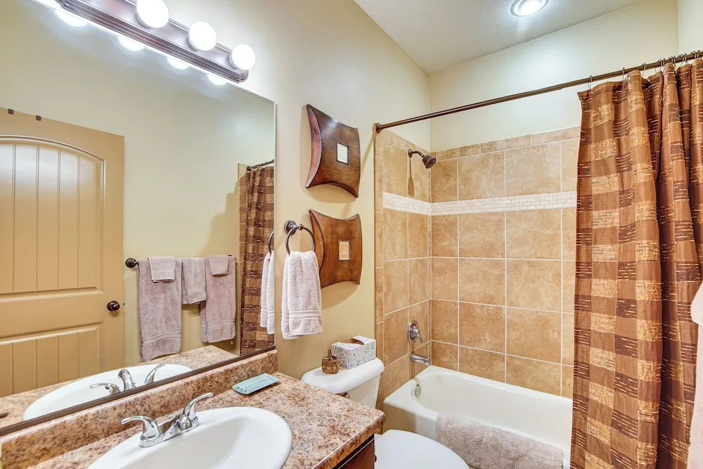 Hike, Golf & Try Your Luck! Mtn-view Mesquite Home