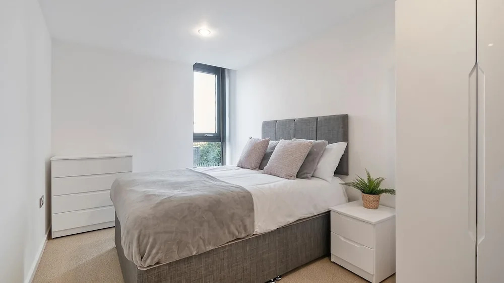 Spacious 2BR Apartment in Prime Central Location
