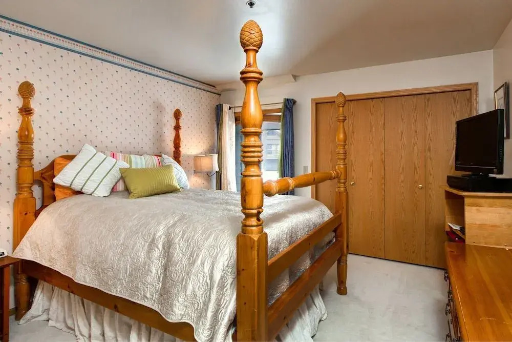 Park City Condo with Indoor Hot Tub by RedAwning
