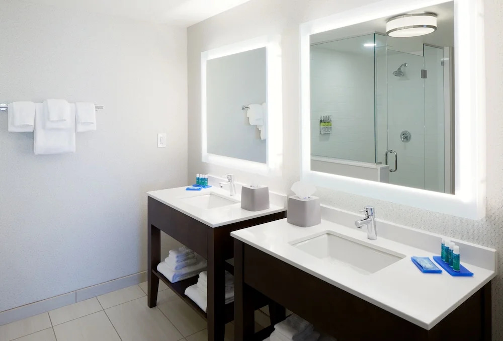 Holiday Inn Express & Suites - Cincinnati North - Liberty Way by IHG