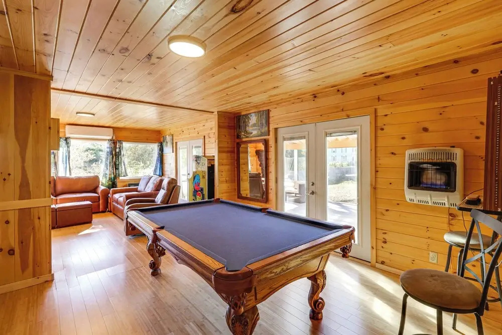 Hike, Ski & Explore: Patten Home w/ Pool Table!