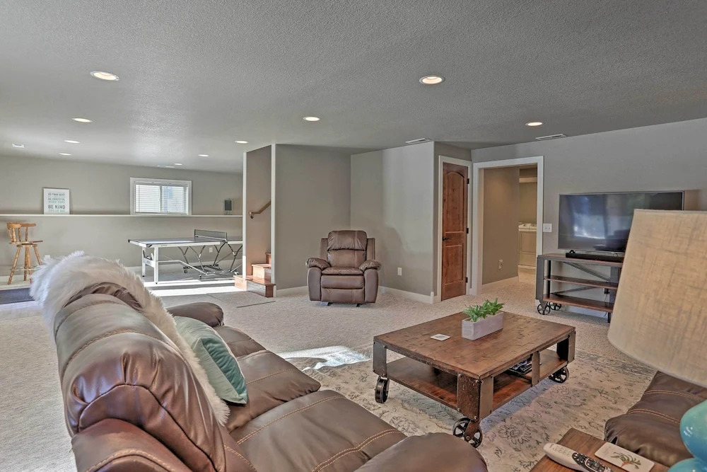 Lead Family Home w/ Hot Tub, 2 Mi to Deer Mountain