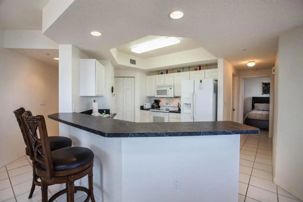 Island Beach Club 304, 2 Bedrooms, Pool, Elevator, WiFi, Sleeps 6, Bay view