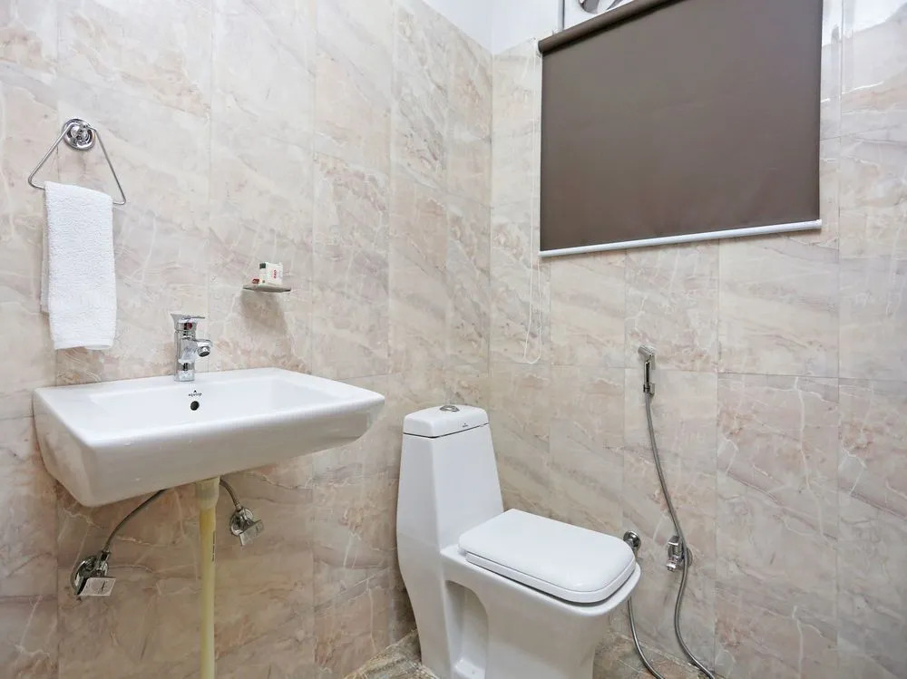 OYO 9596 Hotel Radha Nikunj Residency