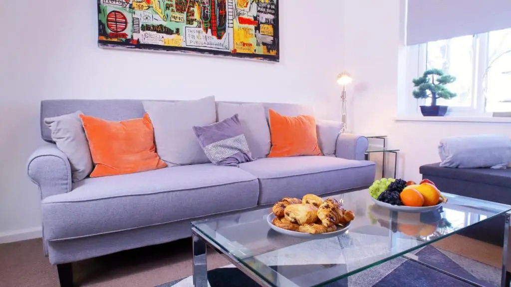 FREE parking, Central Location,1 Bedroom Apartment near Tattersalls