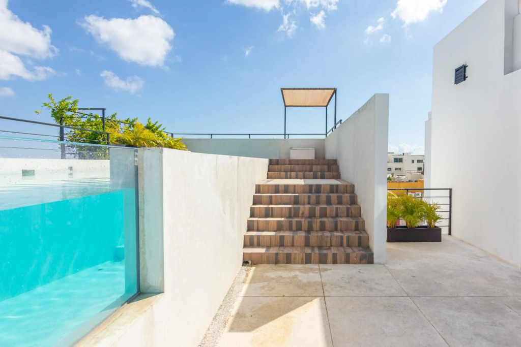 "TOH HOUSE " LUXURY APARTMENTS Near 5tv Av
