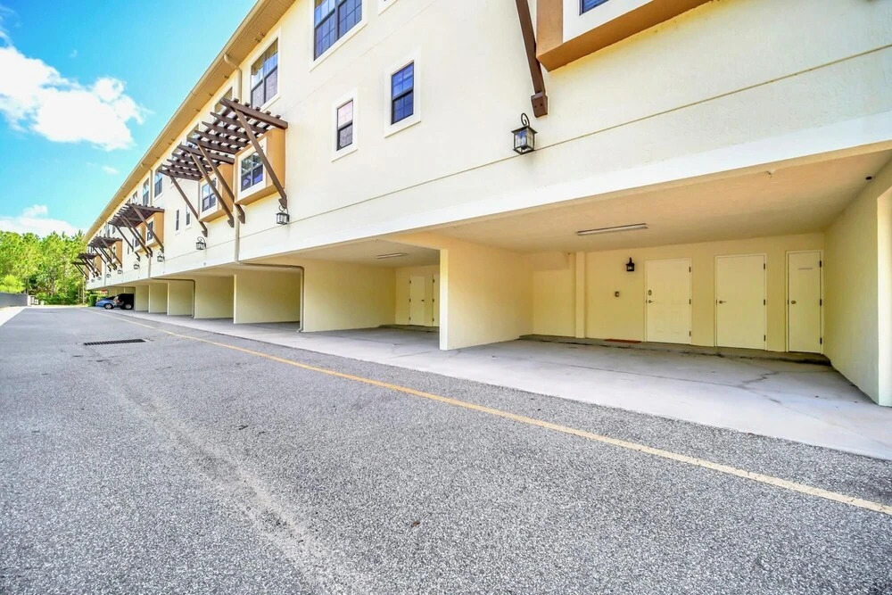 Near Disney - 4BR Townhome - Resort Pool Access