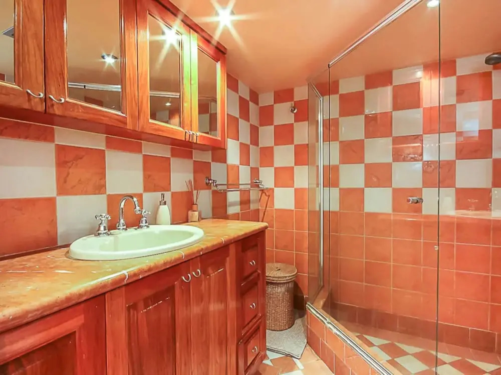 Spacious 2 Bedroom Apartment With Panoramic Views