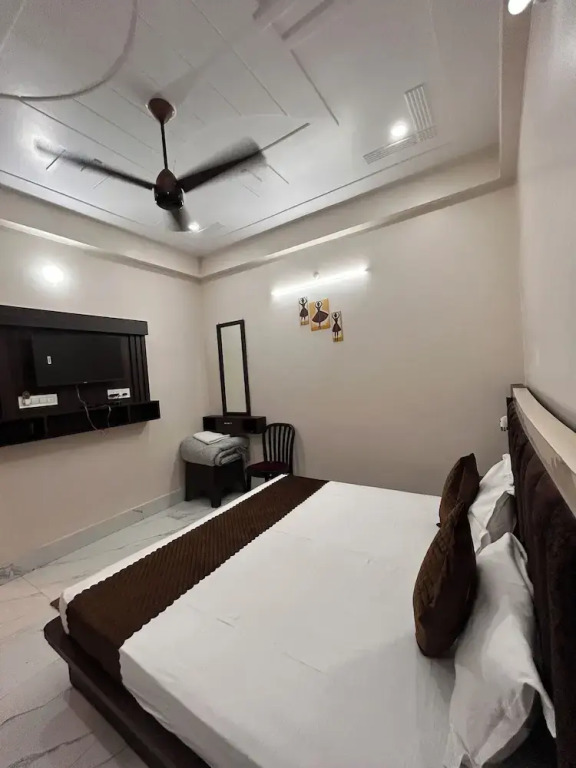 Swimming Pool Hotel G resort Near temple