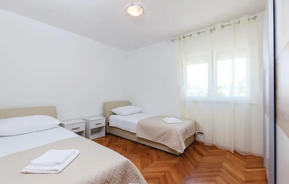 Four-Bedroom Holiday Home In Stobrec