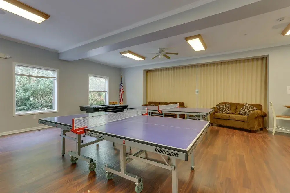 Screened Porch & Grill: Lake Ariel Vacation Rental
