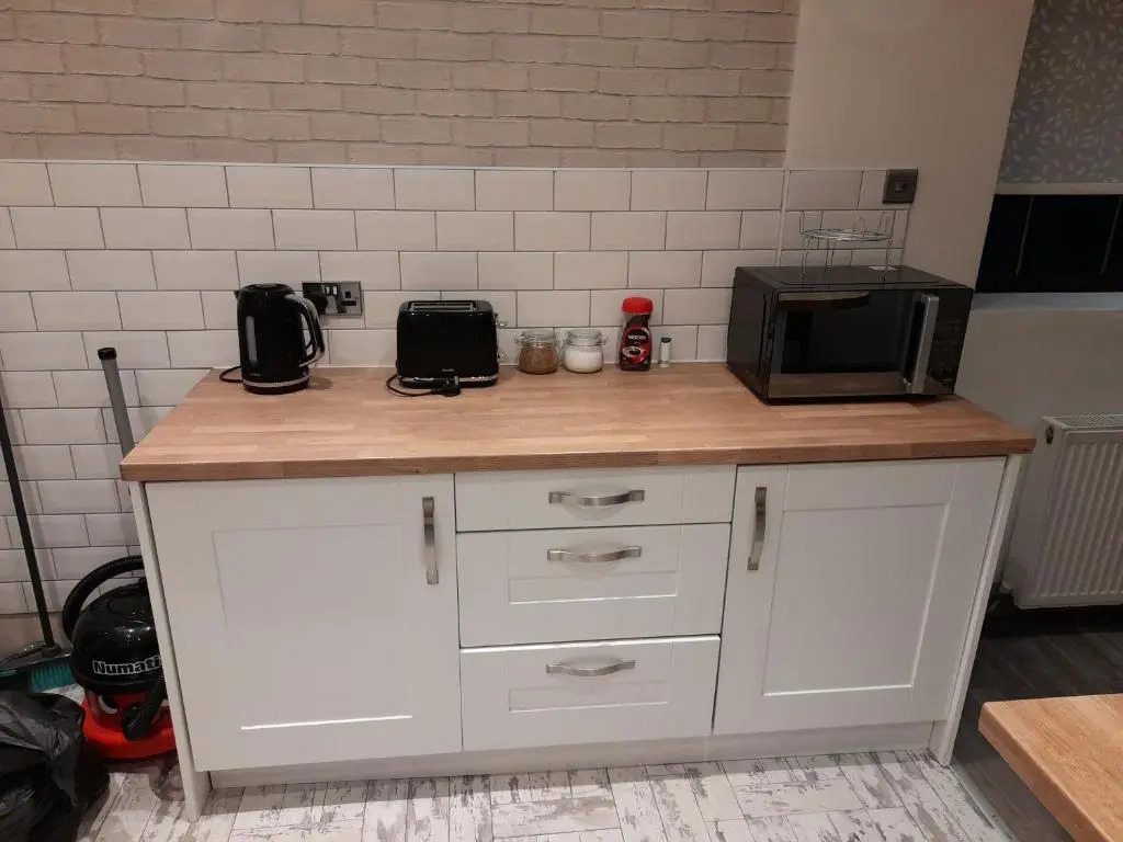 Central Manchester Family-Friendly Home with Free Parking and Workspace
