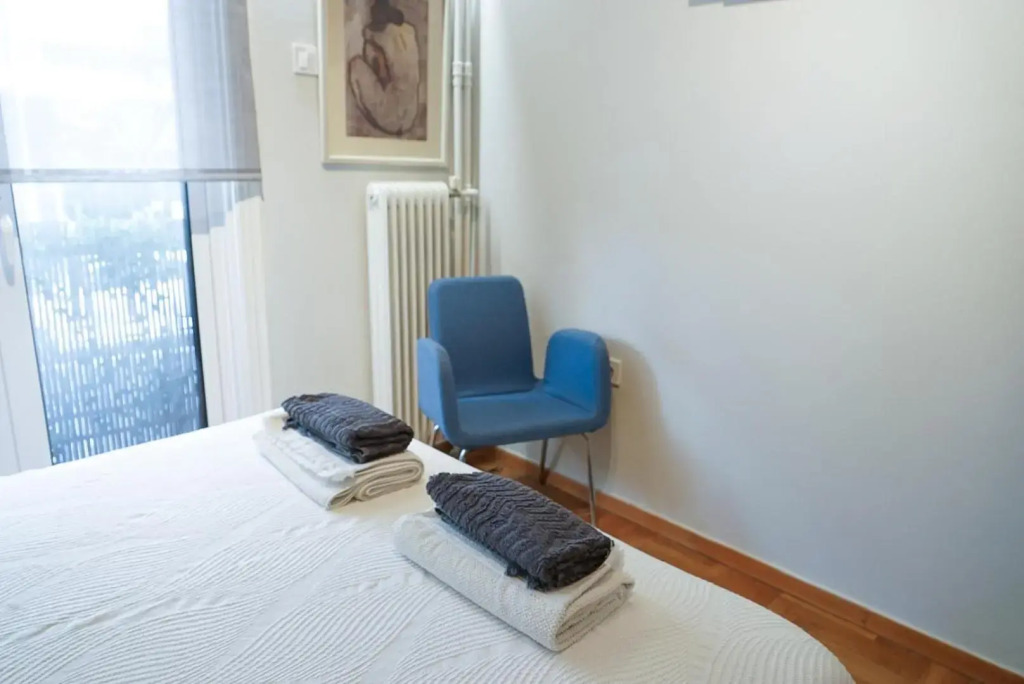 Modern studio apartment very close to city centre