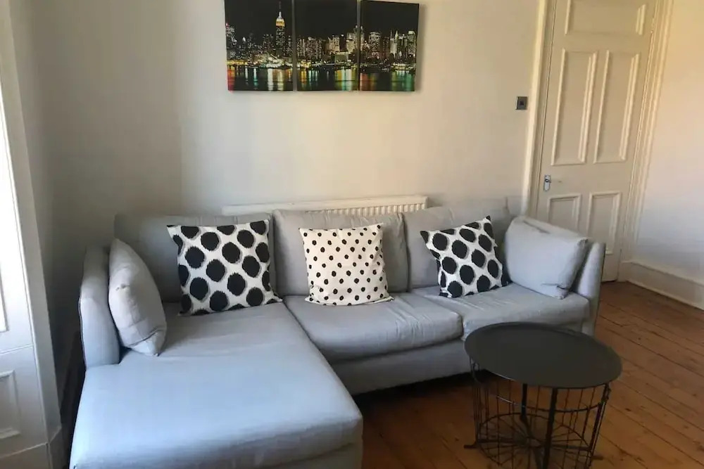 Stylish 1 Bedroom Apartment Near Leith