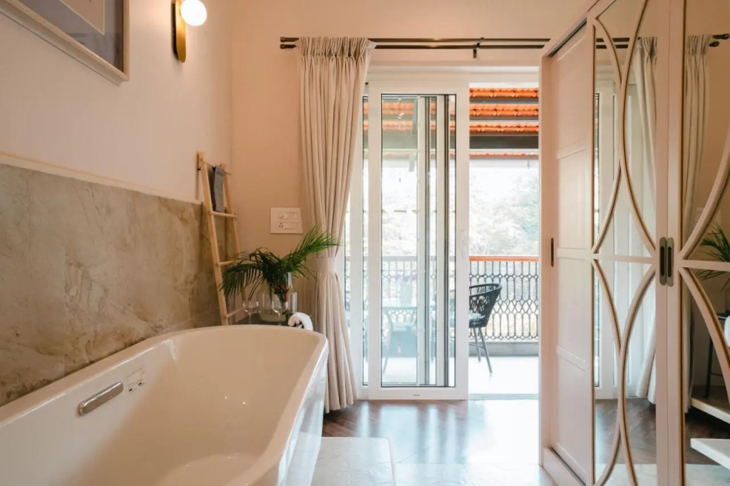 ELIVAAS 4 BHK with Pvt Pool & Terrace - Opalys