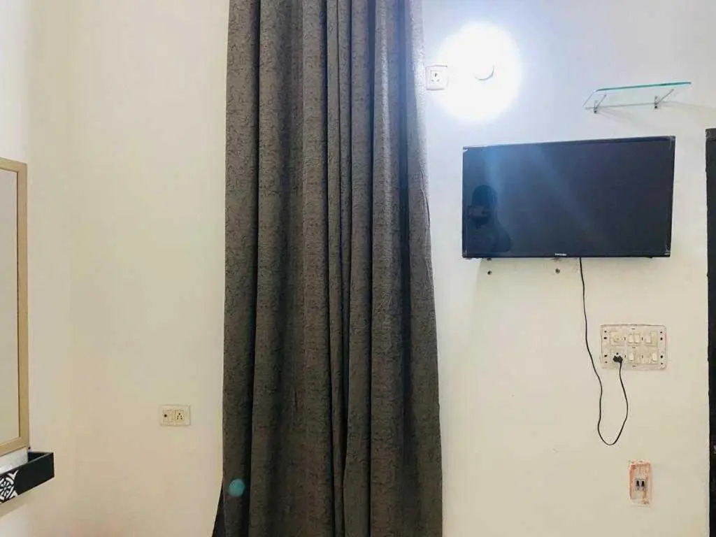 Pop 92131 Hotel Zara
