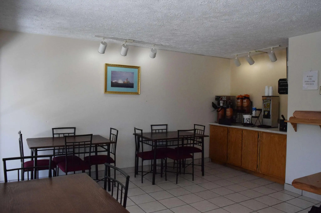 Knights Inn Oswego East