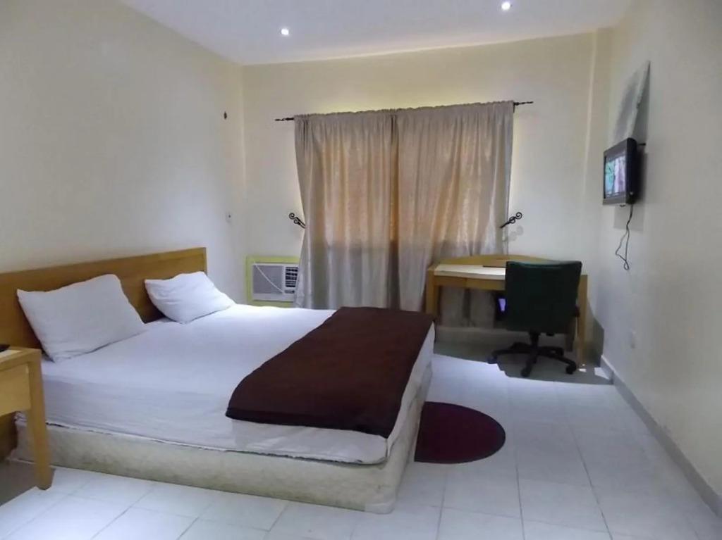 Mikagn Hotel And Suites