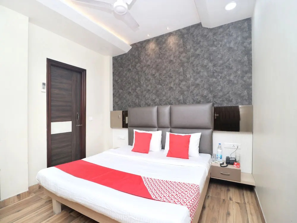 OYO 15653 Hotel Sukh Regency