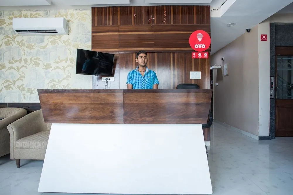 OYO 5253 Hotel Orange Lily